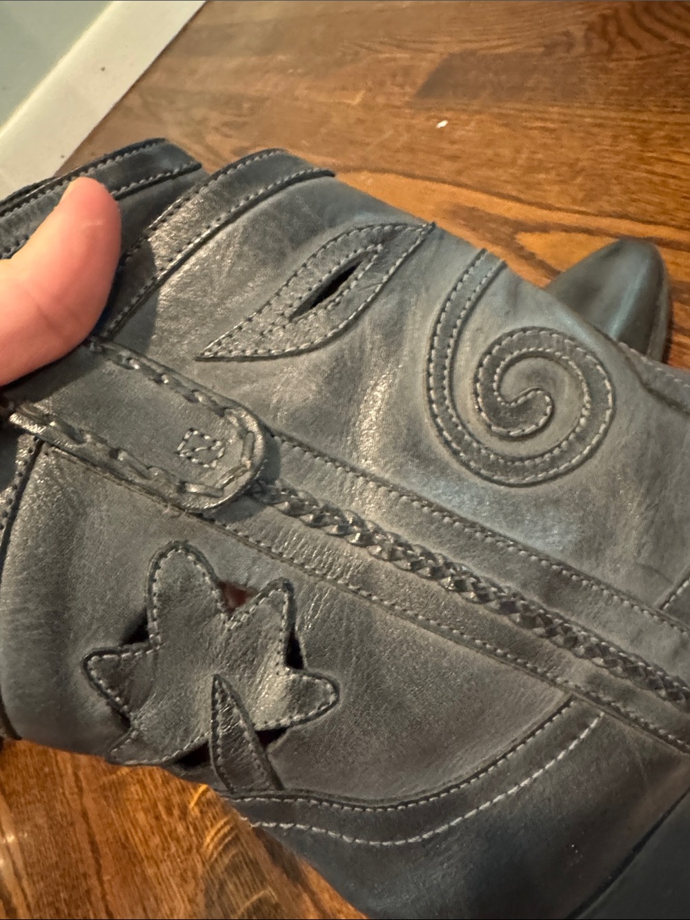 Carlos by Carlos Santana Leather Cowboy Booties with Cutouts Size 9M - Picture 3 of 10